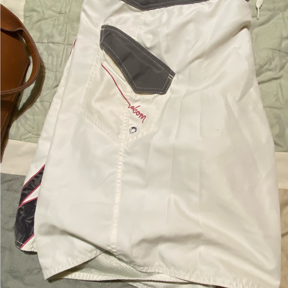 Mens Volcom Swim Trunks. Practically New . - image 4